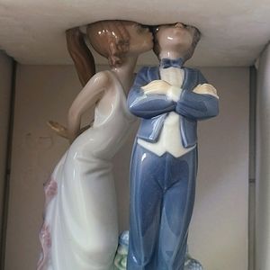 Lladro "Let's Make Up" figurine